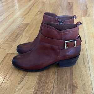 Vince Camuto boots NWOT
